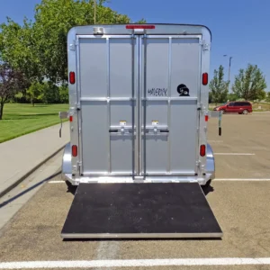 Double rear doors (standard in Royal T)